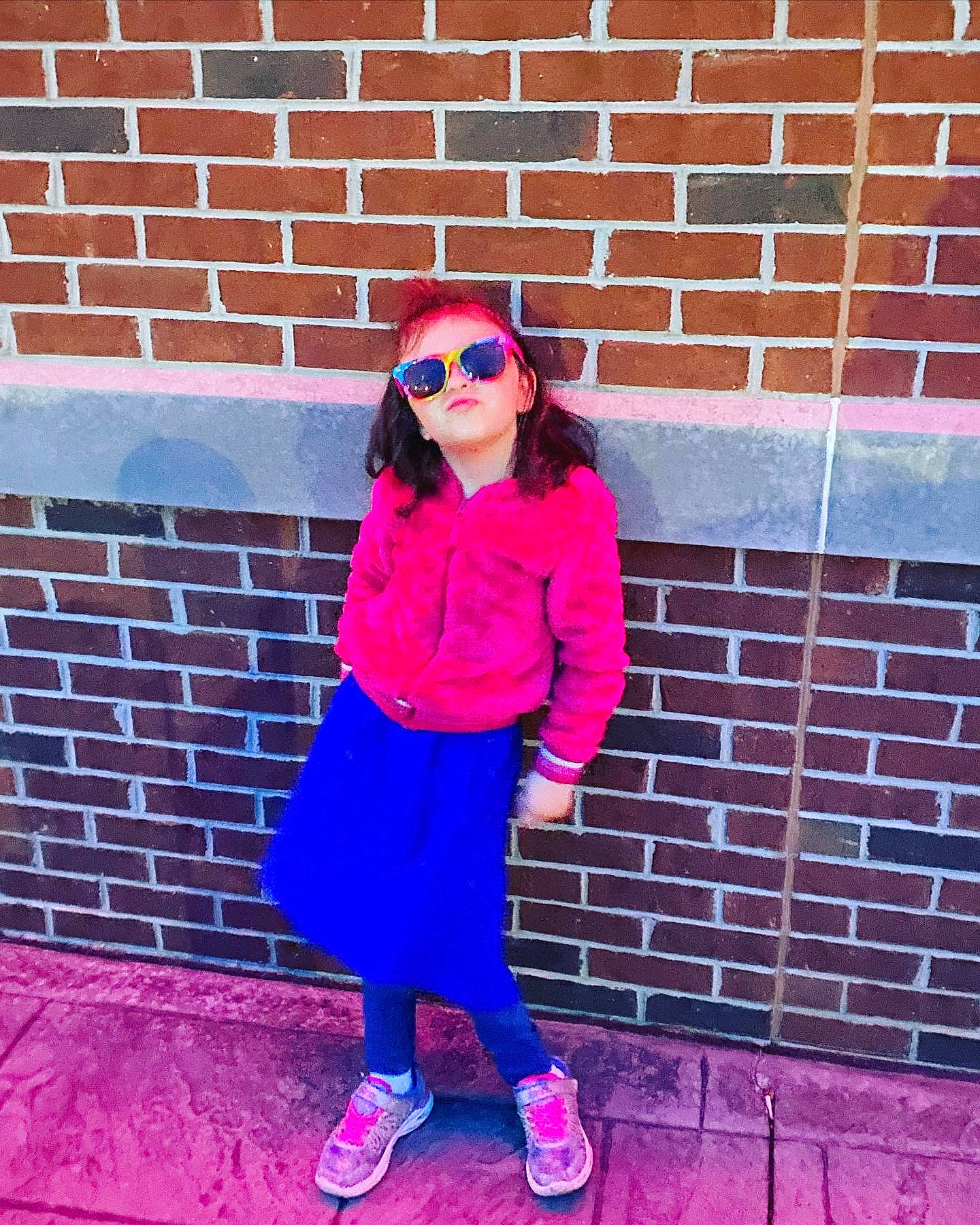 Noralie is registered to the contest to win money with this photo: brick, cool, eyewear, footwear, glasses, goggles, headgear, magenta, outerwear, person, pink, purple, shoe, shoulder, sleeve, sunglasses, thigh, violet, vision_care, waist