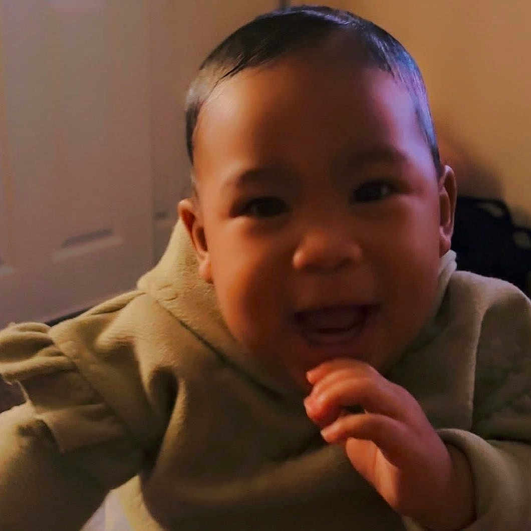 Lilo is registered to the contest to win money with this photo: baby, child, hoodie, smiling, laughing, indoor, person, cute, happy, face, hand, infant, young, warm, cozy, portrait, expression, toddler, clothing, blurred_background