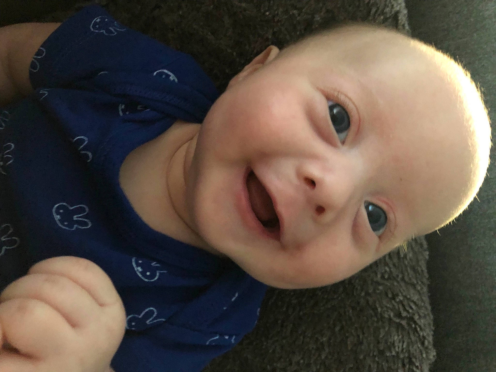 Eden a rejoint le concours — aidez-le/la à gagner de superbes lots ! baby, baby_toddler_clothing, cheek, chin, cool, eye, eyebrow, eyelash, flash_photography, gesture, happy, iris, lip, mammal, mouth, nose, person, skin, sleeve, smile