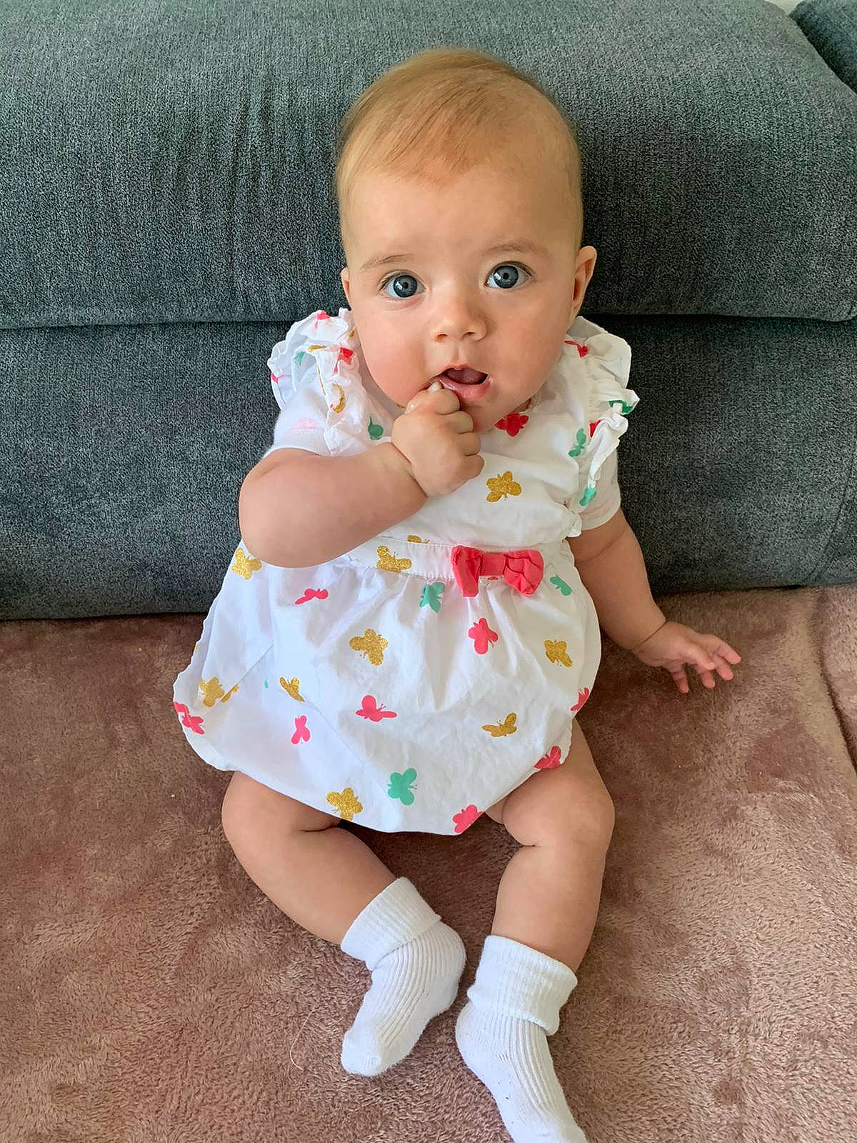 Lya Rose a rejoint le concours — aidez-le/la à gagner de superbes lots ! baby, baby_products, baby_toddler_clothing, cheek, child, design, dress, eye, face, footwear, head, leg, lip, pattern, person, pink, product, sitting, skin, sleeve