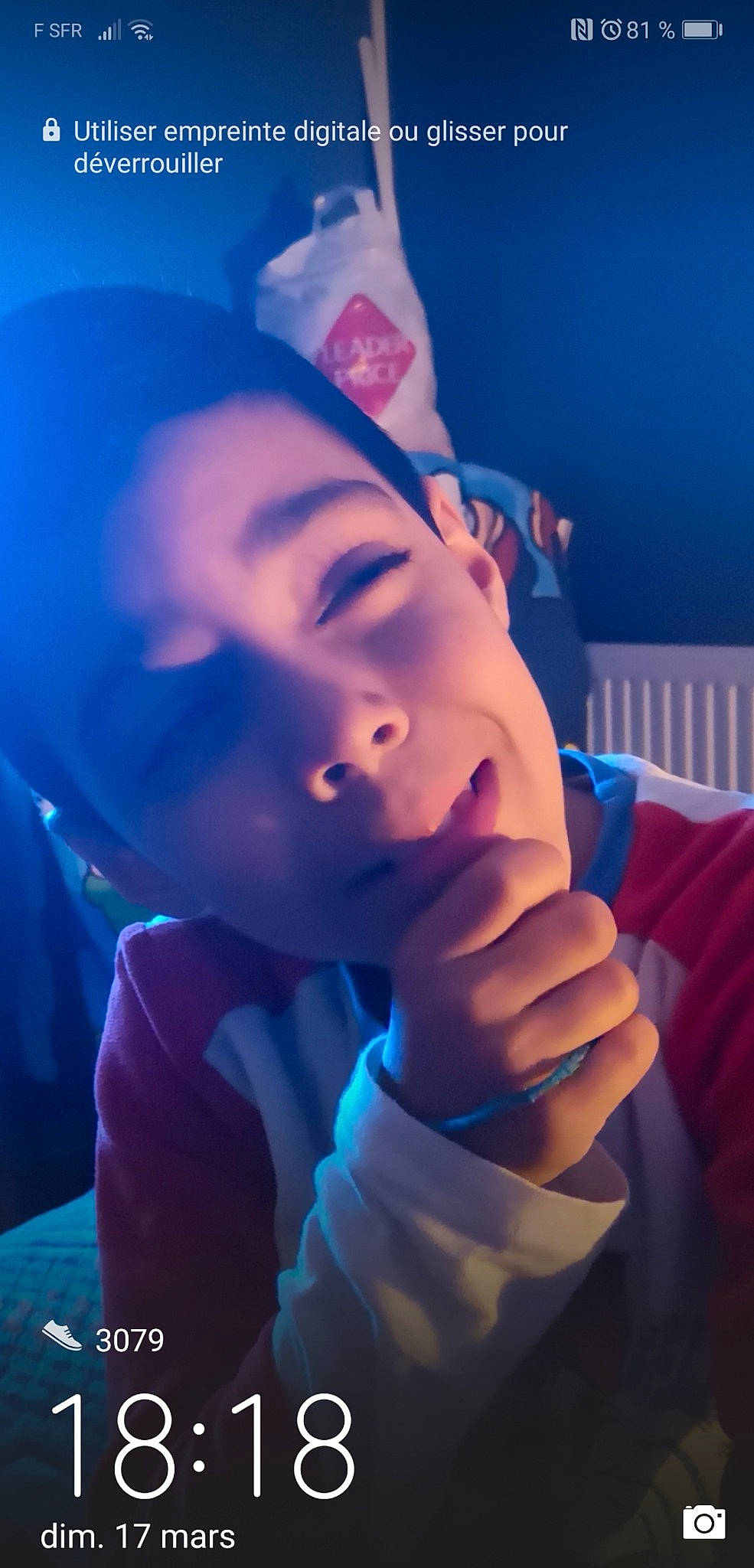 Gabriel a rejoint le concours — aidez-le/la à gagner de superbes lots ! beauty, black_hair, blue, cloud, cool, electric_blue, finger, forehead, gesture, hand, jaw, joy, lip, mouth, neck, nose, person, photography, selfie, skin