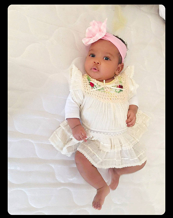 Iman a rejoint le concours — aidez-le/la à gagner de superbes lots ! child, doll, girl, hair_accessory, headgear, infant, material, person, pink, product, textile, toddler, white