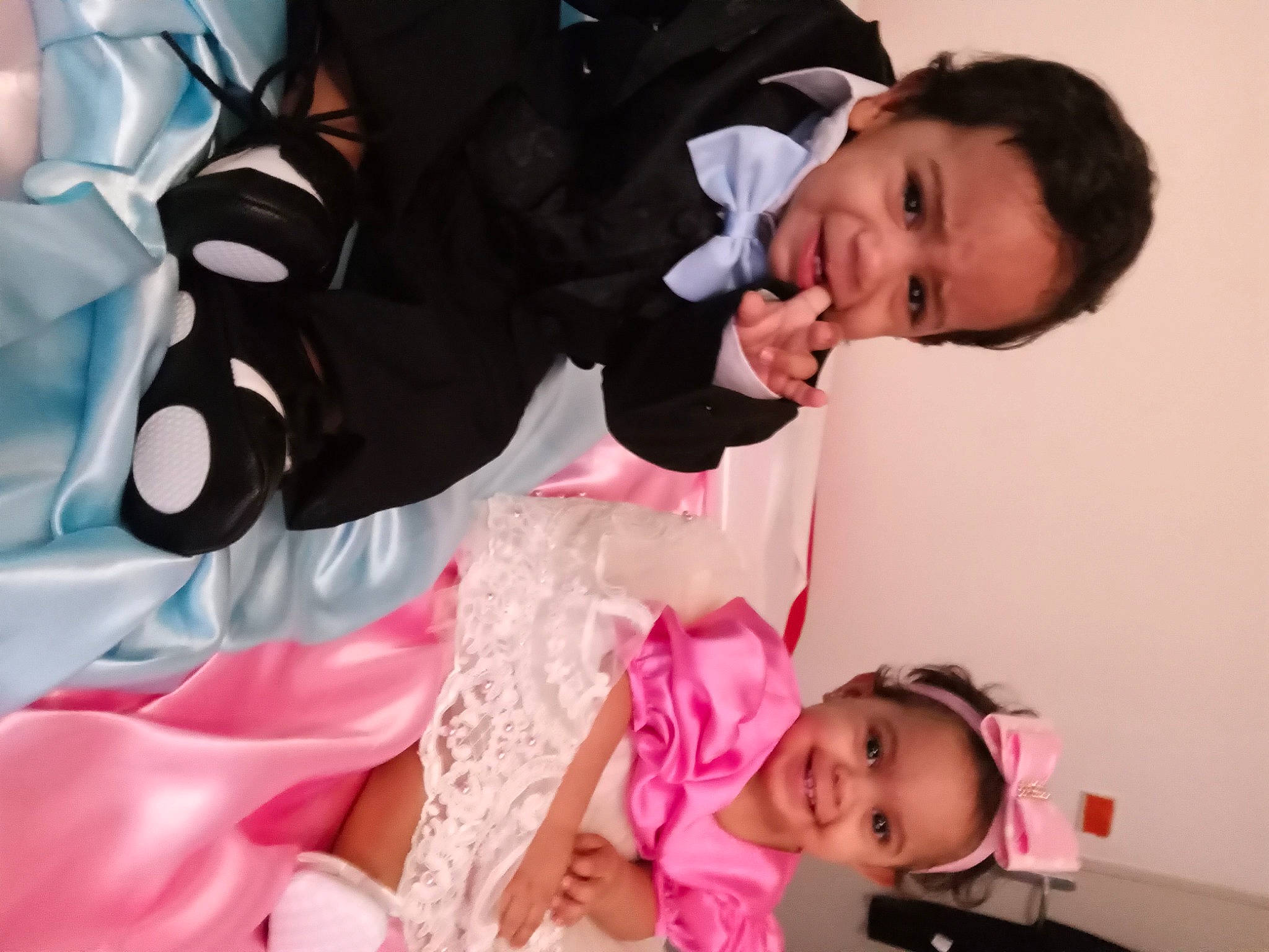 Anna Beatriz participe au concours pour gagner de l'argent avec cette photo : baby, baby_toddler_clothing, child, comfort, dress, event, face, fun, gesture, hand, happy, head, joy, leisure, magenta, person, pink, room, skin, smile