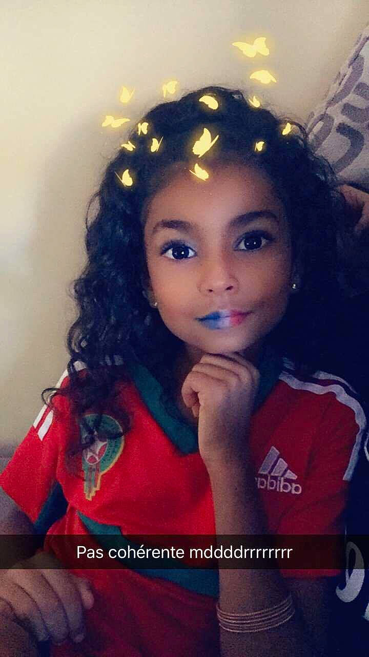 Rym participe au concours pour gagner de l'argent avec cette photo : black_hair, brown_hair, cheek, child, doll, eye, eyebrow, forehead, girl, hair_coloring, hairstyle, long_hair, person, product, toddler