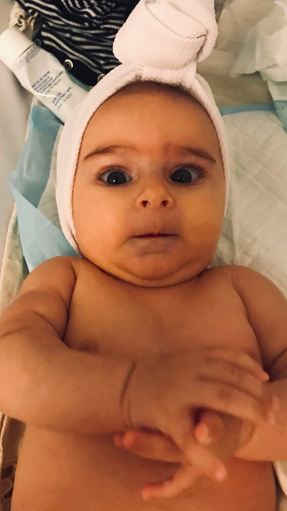 Anna a rejoint le concours — aidez-le/la à gagner de superbes lots ! baby, baby_making_funny_faces, birth, cheek, chest, child, chin, eye, eyebrow, eyelash, face, forehead, head, lip, mouth, muscle, nose, person, skin, stomach