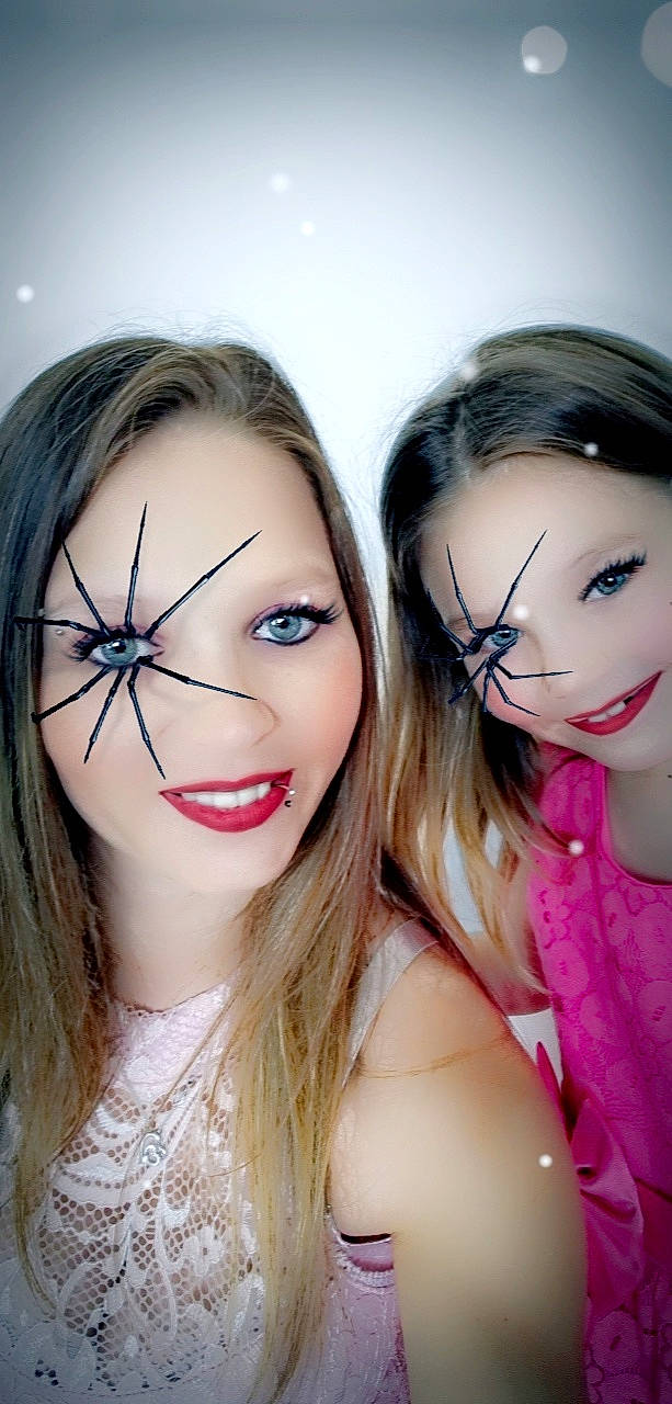 Lindsey participe au concours pour gagner de l'argent avec cette photo : cheek, chin, dress, ear, eye, eyebrow, eyelash, forehead, hair, head, jaw, lip, lipstick, mouth, neck, nose, person, shoulder, skin, smile