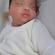 Elikya participe au concours pour gagner de l'argent avec cette photo : baby, sleeping, white_clothing, knitwear, infant, peaceful, cute, soft_texture, teddy_bear_pattern, close_up, portrait, child, newborn, resting, baby_garment, indoor, small_face, adorable, calm, soft_lighting