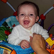 Julia is registered to the contest to win money with this photo: