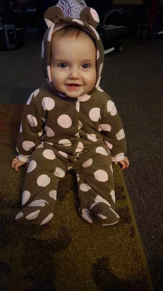 Julia is registered to the contest to win money with this photo: