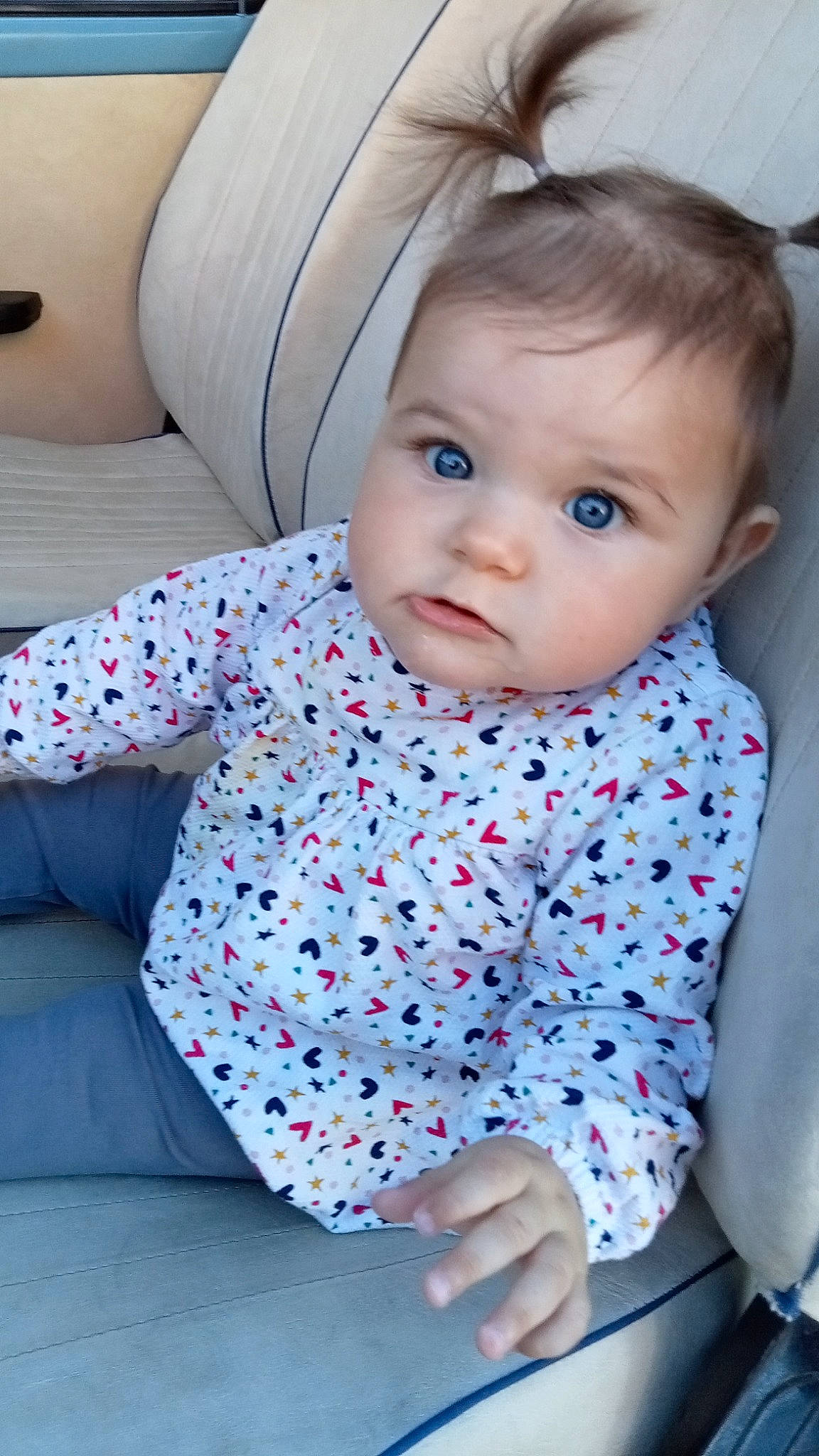 Thaïs participe au concours pour gagner de l'argent avec cette photo : arm, baby, baby_toddler_clothing, cheek, collar, comfort, cool, face, facial_expression, grey, happy, iris, lip, neck, outerwear, person, skin, sleeve, standing, toddler