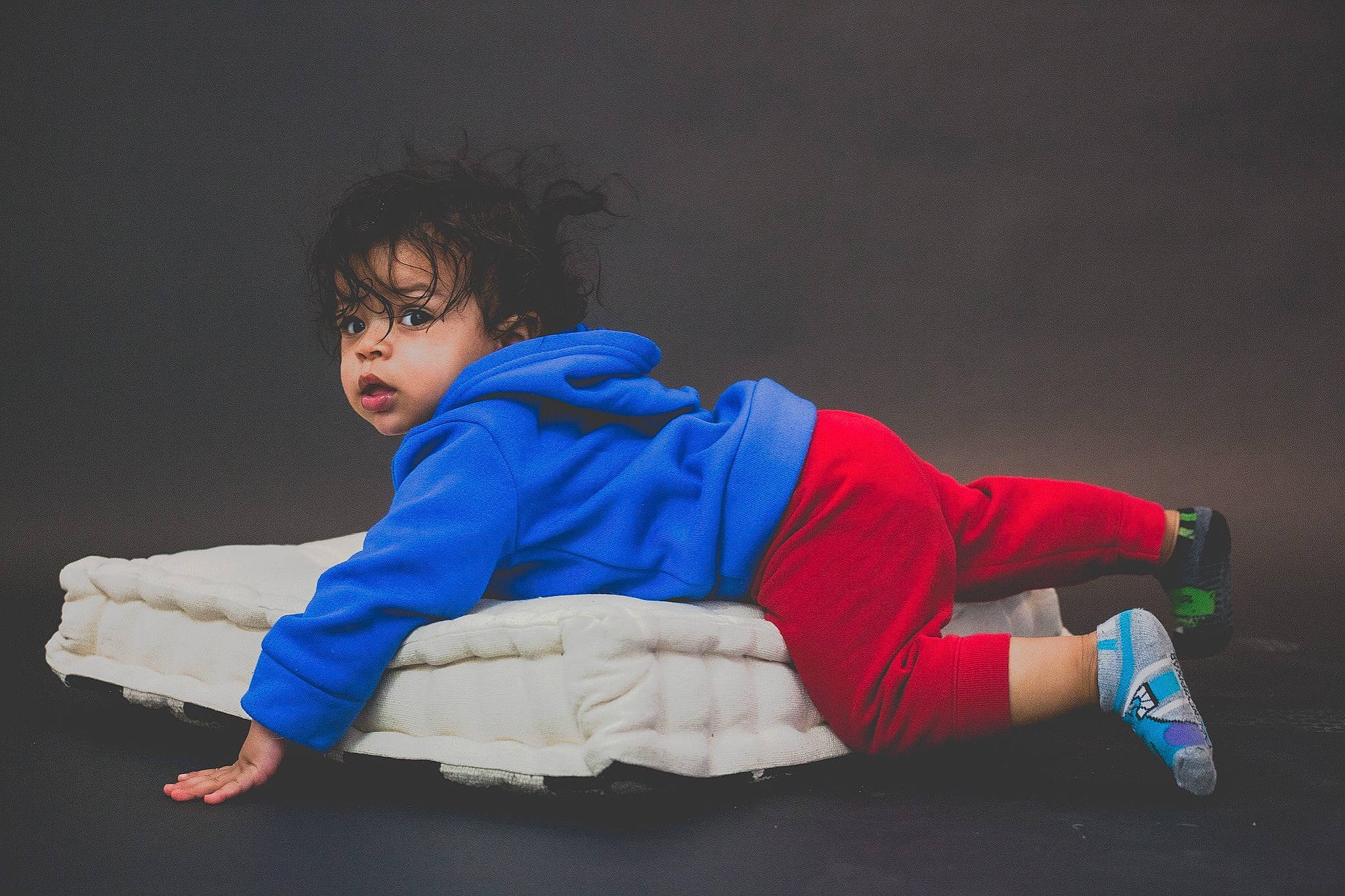 Mylo is registered to the contest to win money with this photo: baby, baby_toddler_clothing, child, comfort, denim, electric_blue, flash_photography, flooring, foot, fun, hoodie, human_leg, knee, leisure, person, portrait_photography, sitting, sleeve, sportswear, thigh