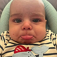 Fabio a rejoint le concours — aidez-le/la à gagner de superbes lots ! baby, close_up, face, pout, tongue_out, striped_clothing, whale_applique, cushion, infant, cute, child, expression, soft_lighting, indoors, portrait, young_child, seated, head, skin, eyelashes