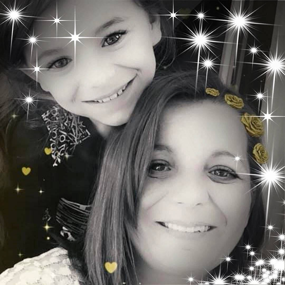 Tatiana a rejoint le concours — aidez-le/la à gagner de superbes lots ! beauty, child, eye, eyebrow, face, facial_expression, friendship, fun, happy, head, joy, lip, love, monochrome, nose, people, person, photography, plant, selfie