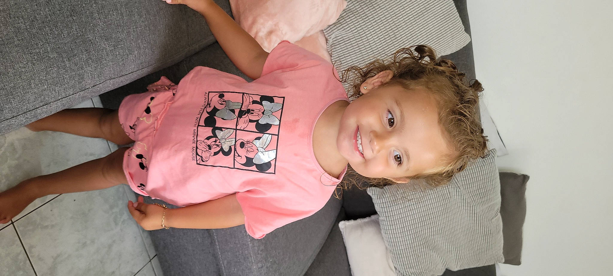 Lyvia a rejoint le concours — aidez-le/la à gagner de superbes lots ! baby, baby_toddler_clothing, cheek, child, eye, eyelash, facial_expression, fun, hairstyle, happy, head, human, human_body, joy, mouth, person, pink, skin, sleeve, smile