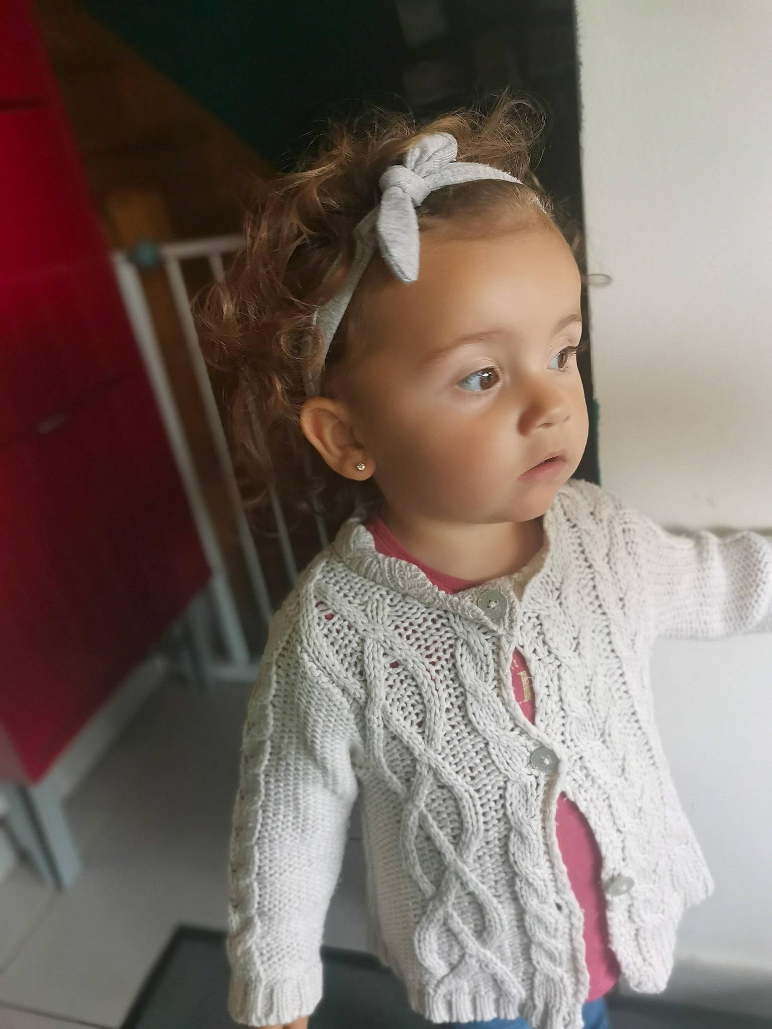 Lyvia a rejoint le concours — aidez-le/la à gagner de superbes lots ! baby_toddler_clothing, blond, cheek, child, chin, clothing, embellishment, eyebrow, eyelash, fashion_design, headband, headpiece, iris, jewellery, lip, person, pink, skin, sleeve, toddler