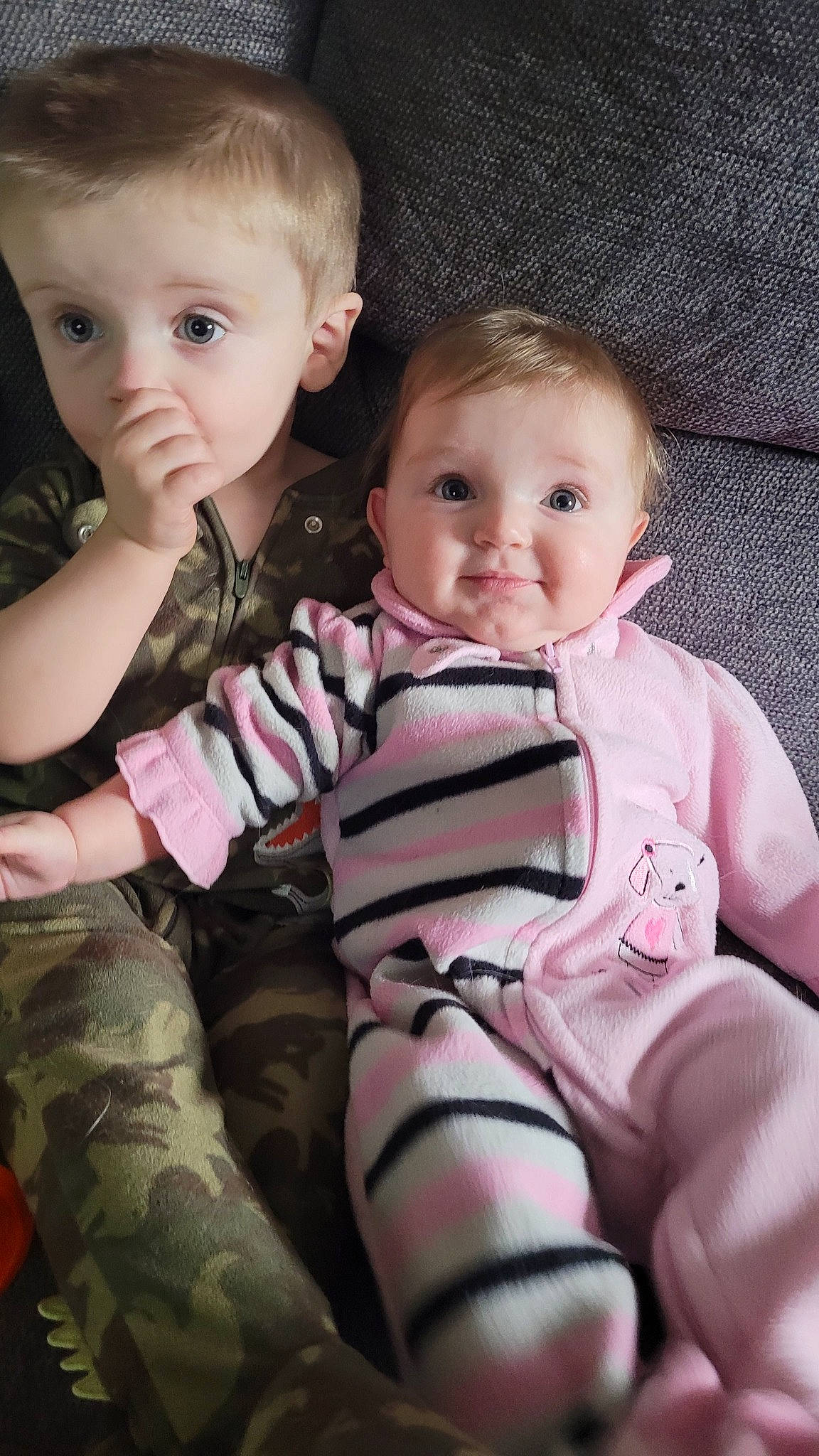 Creed is registered to the contest to win money with this photo: arm, baby_toddler_clothing, cheek, comfort, eye, finger, gesture, hairstyle, happy, head, iris, leg, lip, nose, organ, person, skin, sleeve, smile, standing