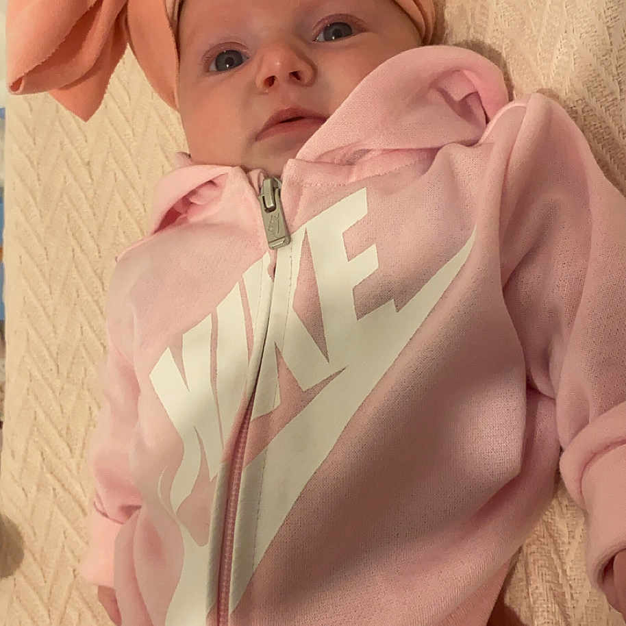 Cataleya participe au concours pour gagner de l'argent avec cette photo : baby, bonnet, cap, clothing, coat, cushion, face, furniture, hat, head, hood, hoodie, jacket, knitwear, newborn, person, photography, portrait, sweater, sweatshirt