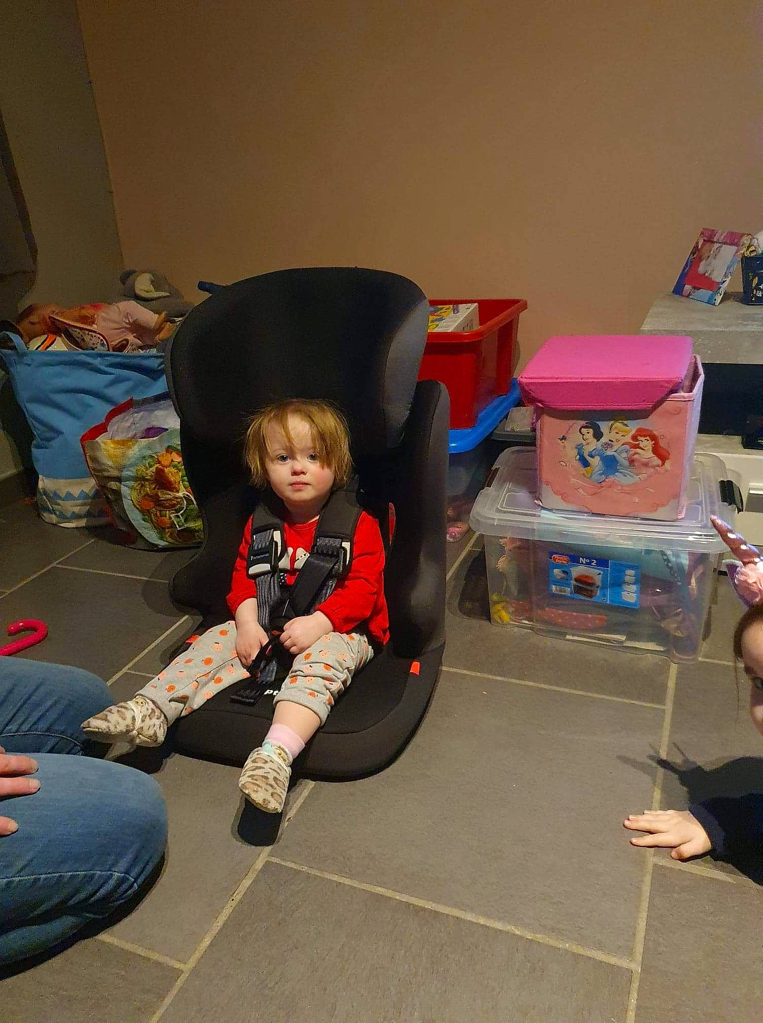 Cassidie participe au concours pour gagner de l'argent avec cette photo : baby, baby_products, baby_toys, chair, child, comfort, event, flooring, fun, knee, lap, leisure, person, plastic, play, room, sitting, sock, toddler, toy