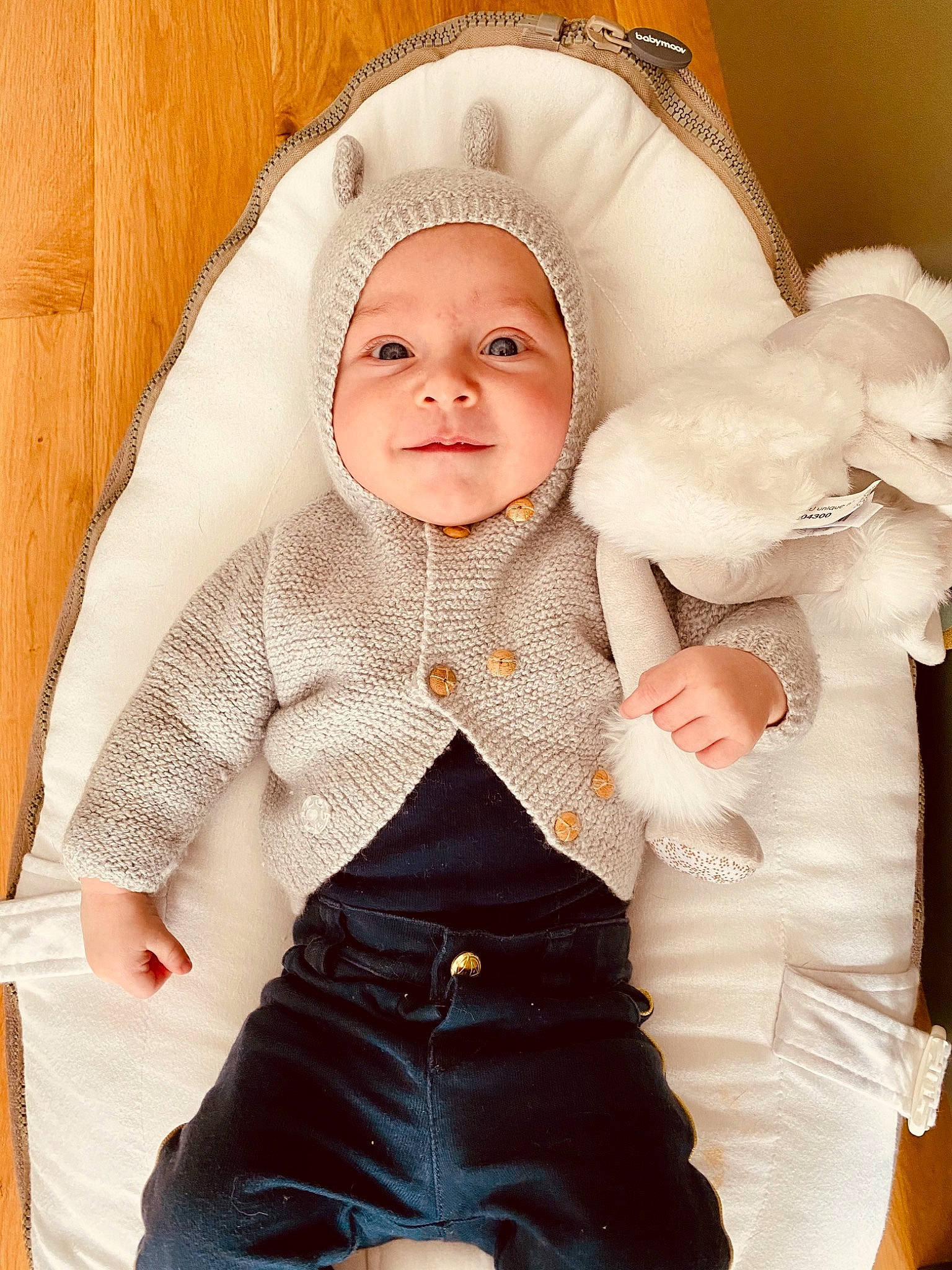 Raphaël a rejoint le concours — aidez-le/la à gagner de superbes lots ! baby, baby_toddler_clothing, bow_tie, cap, clothing, collar, dress, eye, happy, headwear, human_body, iris, jacket, lip, outerwear, person, pink, skin, sleeve, textile