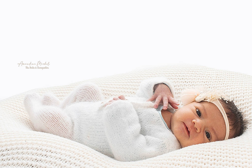 Abby a rejoint le concours — aidez-le/la à gagner de superbes lots ! arm, baby, baby_sleeping, bed, bedding, bedtime, child, comfort, eyelash, fashion_accessory, foot, hair_accessory, human_body, human_leg, linens, lip, pattern, person, skin, textile