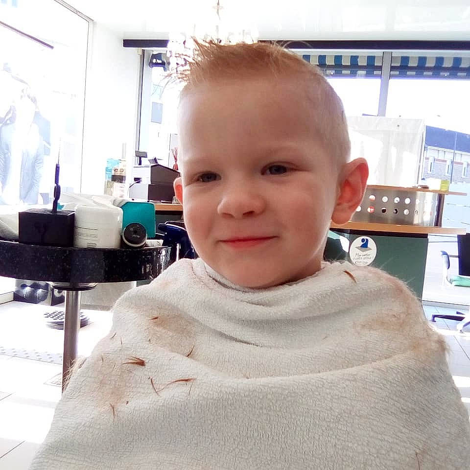 Maël a rejoint le concours — aidez-le/la à gagner de superbes lots ! boy, cheek, child, day, ear, face, forehead, fur, hair, hairstyle, head, infant, neck, person, product, skin, smile, textile, toddler