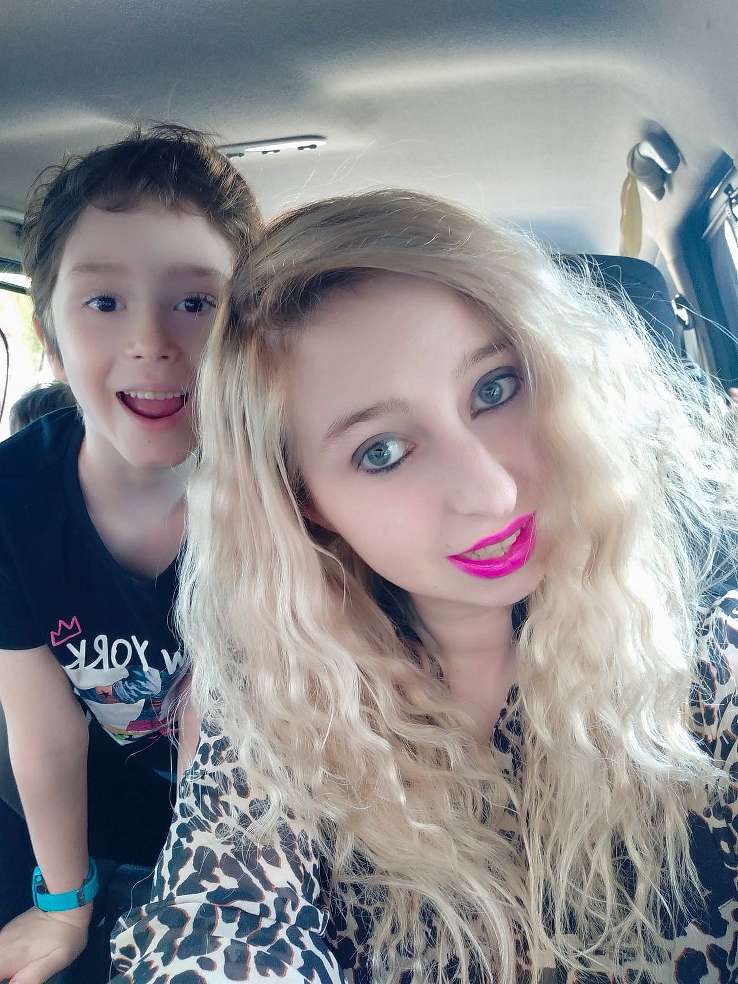 Thymeo a rejoint le concours — aidez-le/la à gagner de superbes lots ! beauty, blond, brown_hair, eye, eyebrow, eyelash, face, forehead, hair, hair_coloring, hairstyle, head, jaw, joy, lip, long_hair, nose, person, photography, selfie