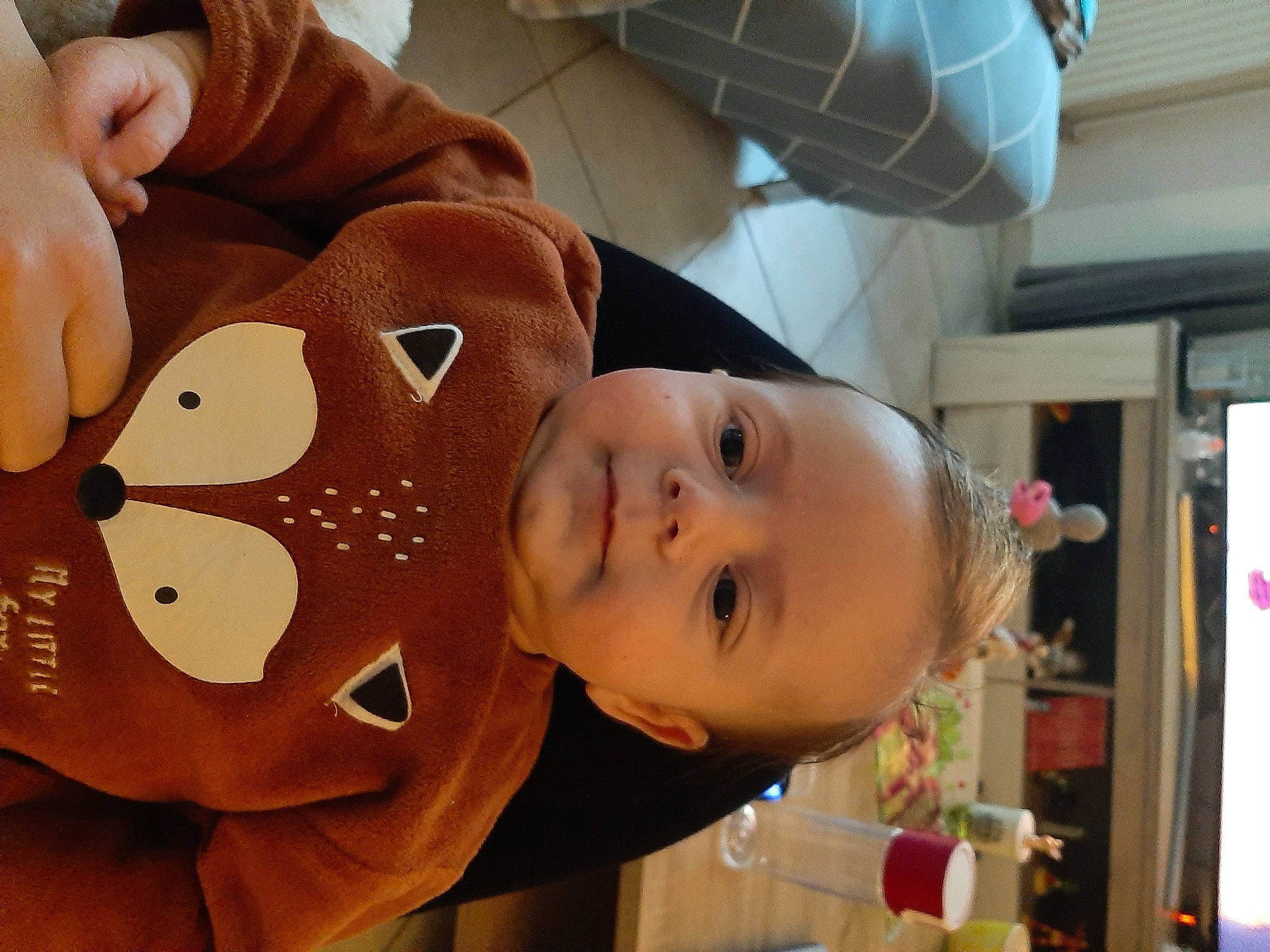 Lucas a rejoint le concours — aidez-le/la à gagner de superbes lots ! baby, cheek, child, comfort_food, flooring, fun, happy, nail, nose, person, play, room, skin, smile, thumb, toddler, wood