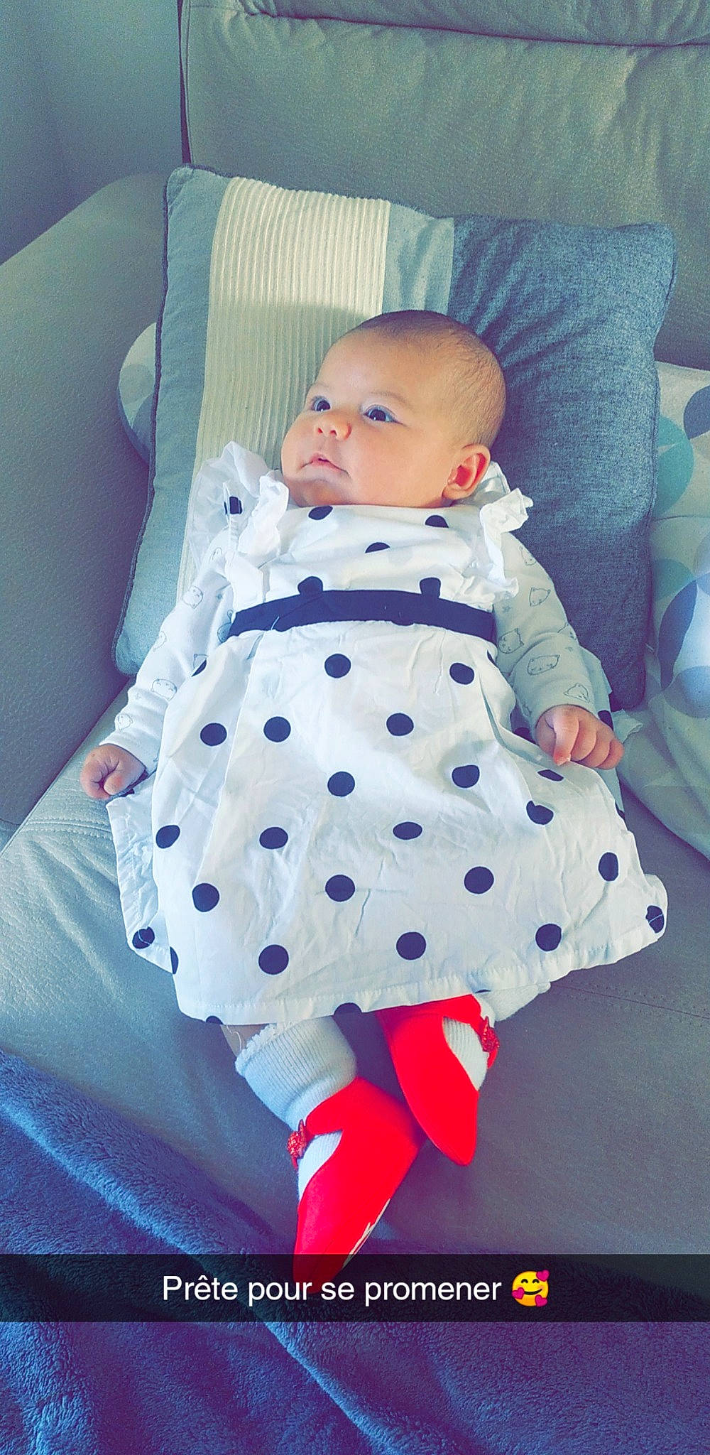 Kayline a rejoint le concours — aidez-le/la à gagner de superbes lots ! arm, baby, baby_products, baby_safety, baby_sleeping, baby_toddler_clothing, bedding, child, clothing, comfort, electric_blue, hand, linens, outerwear, pattern, person, pink, purple, sleeve, textile