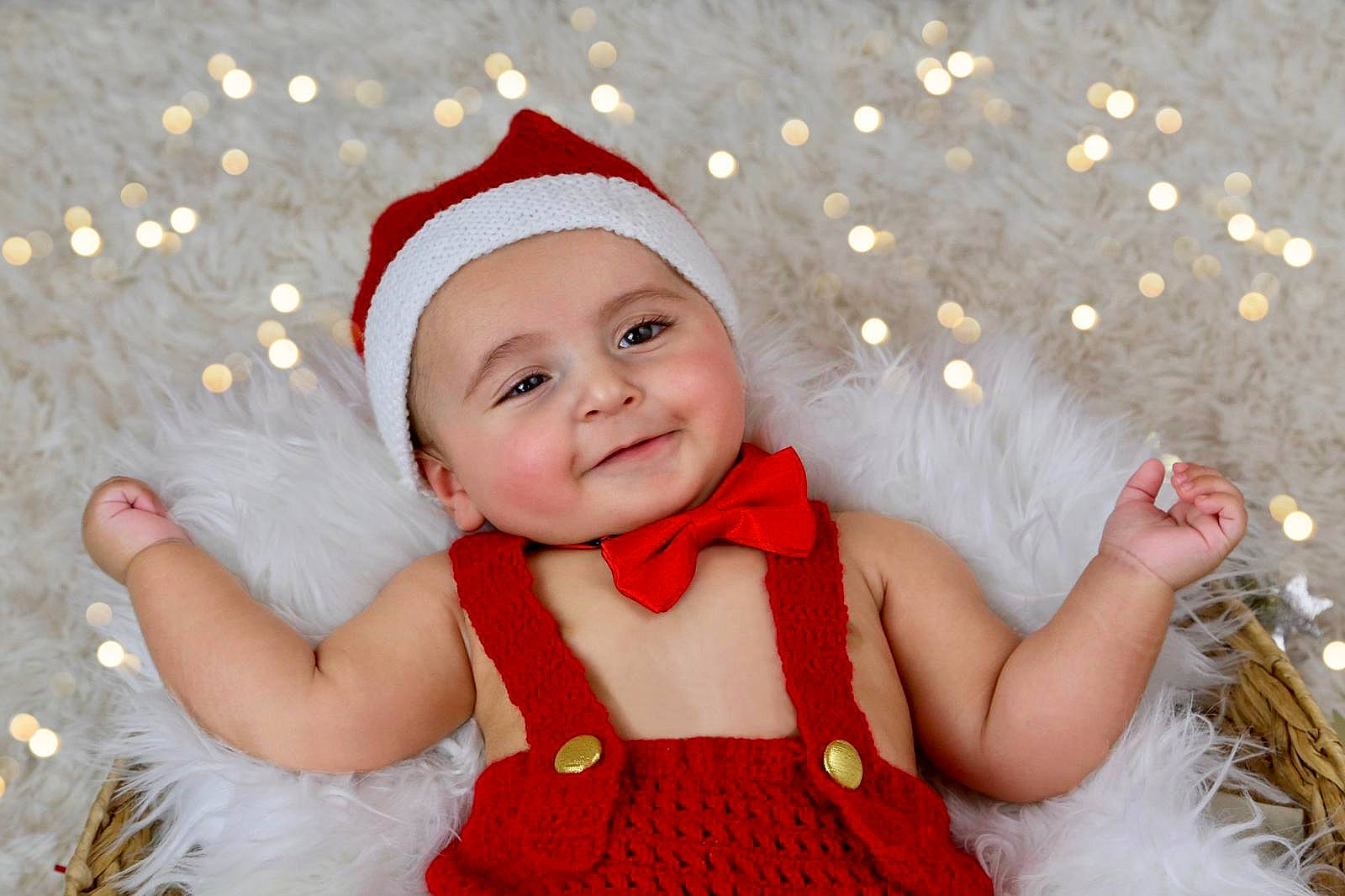 Bryan participe au concours pour gagner de l'argent avec cette photo : baby, baby_laughing, baby_toddler_clothing, bonnet, child, christmas, christmas_eve, costume, costume_accessory, costume_hat, dress, embellishment, facial_expression, fictional_character, happy, headgear, headwear, holiday, joy, laugh
