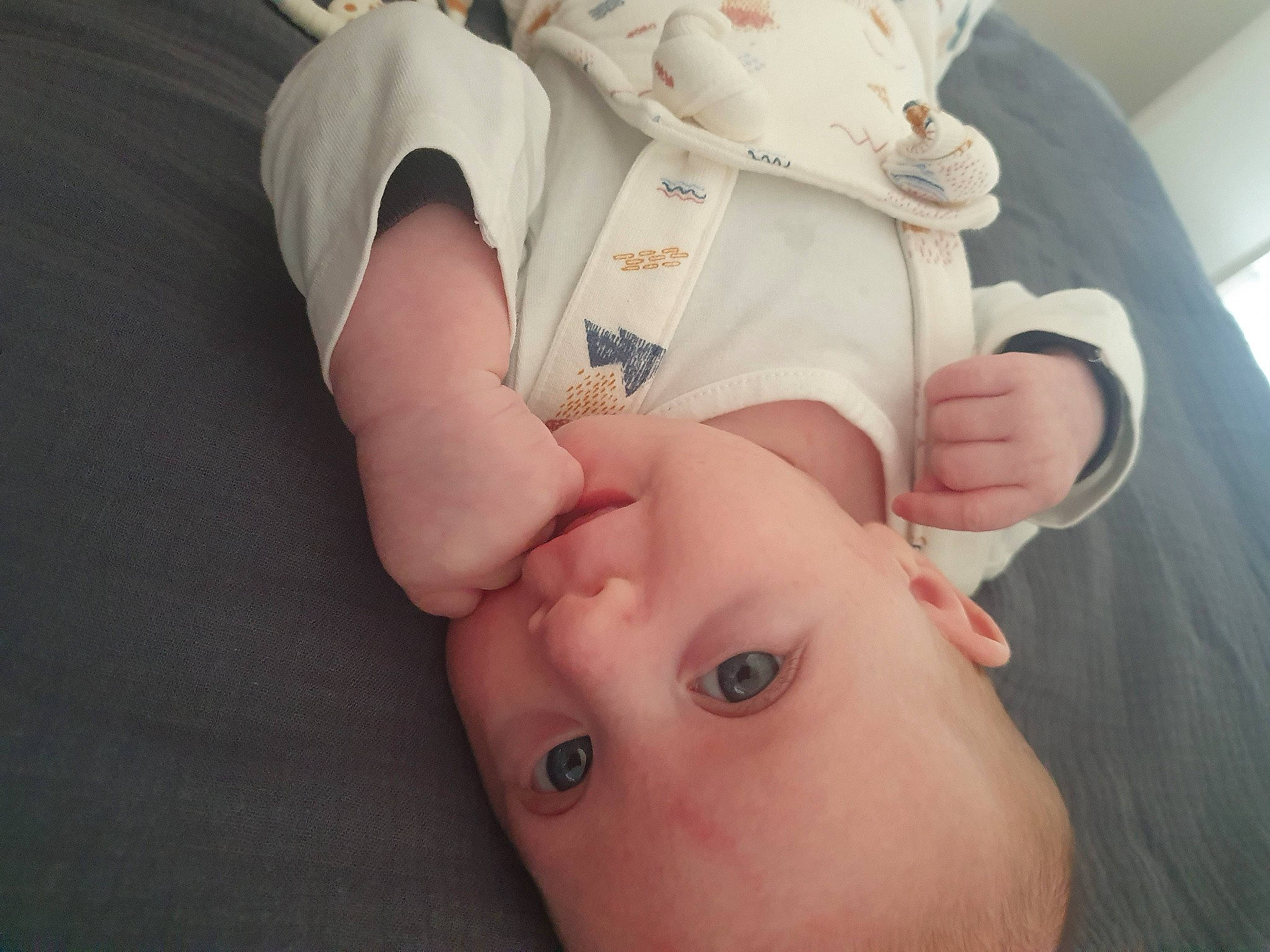 Luna a rejoint le concours — aidez-le/la à gagner de superbes lots ! abdomen, arm, baby, baby_toddler_clothing, cheek, comfort, eye, finger, foot, gesture, hand, head, human_body, knee, leg, nail, person, skin, stomach, thumb