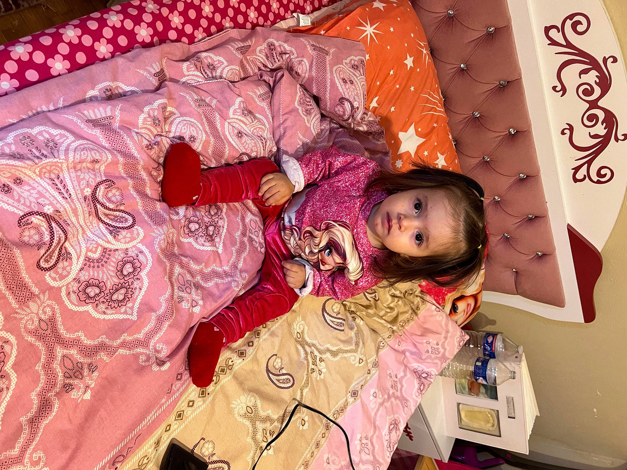 Elisa a rejoint le concours — aidez-le/la à gagner de superbes lots ! art, baby, baby_toddler_clothing, child, creative_arts, embellishment, event, happy, linens, magenta, pattern, peach, person, pink, product, room, sari, sleeve, textile, toddler