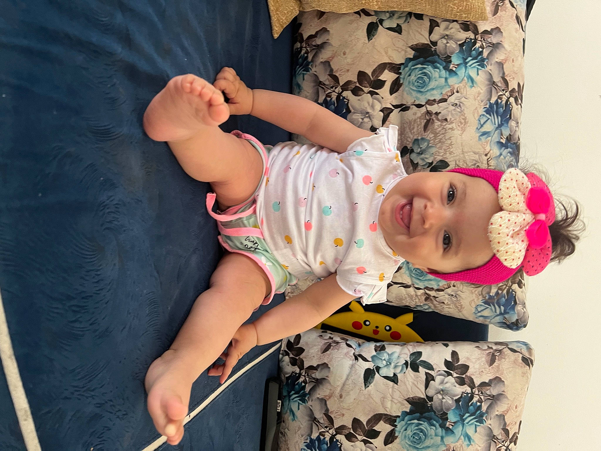 Elisa a rejoint le concours — aidez-le/la à gagner de superbes lots ! baby, baby_products, baby_toddler_clothing, cheek, child, comfort, cool, eye, facial_expression, happy, headwear, human_leg, joy, pattern, person, pink, skin, sleeve, stomach, t_shirt