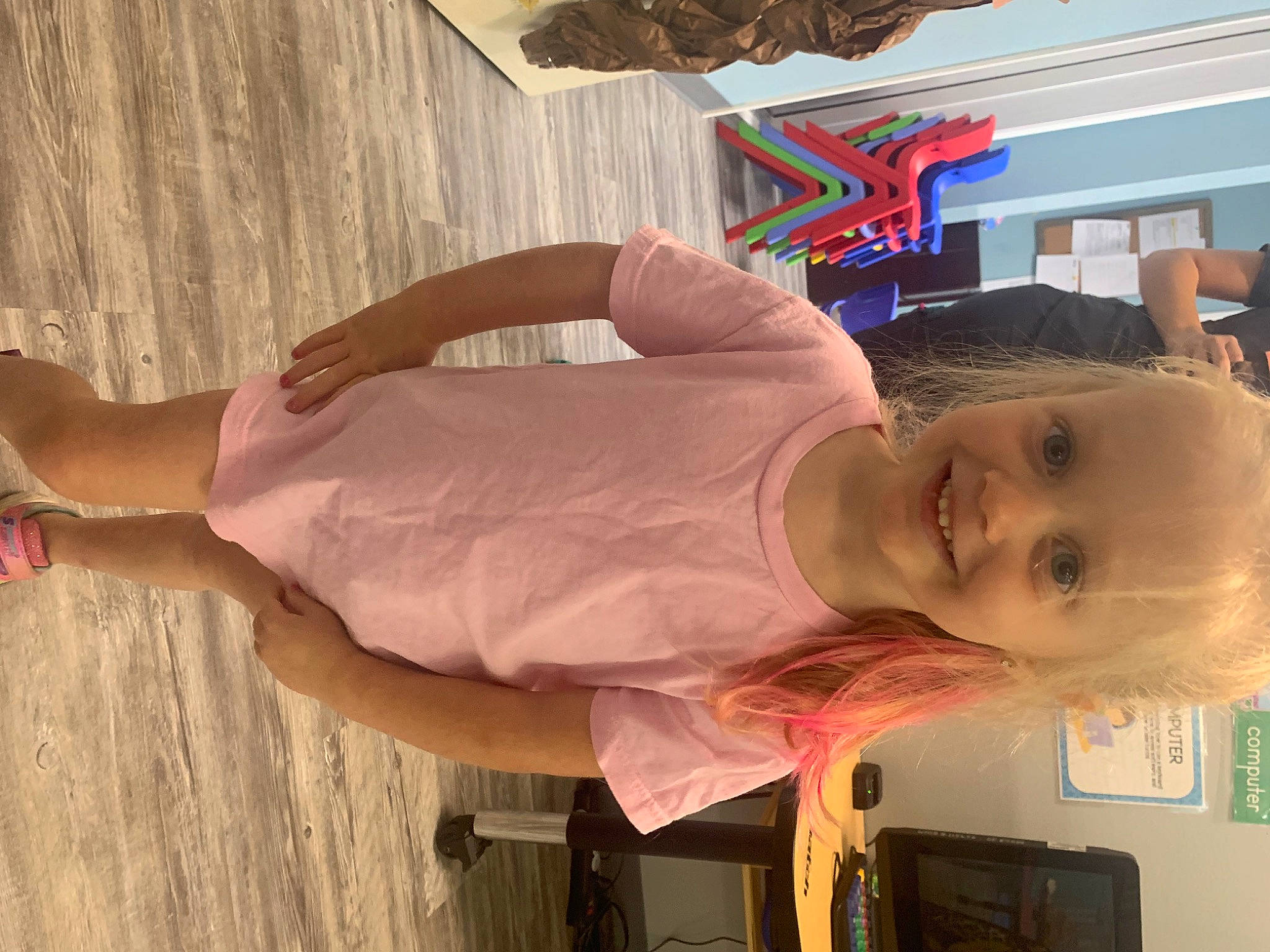 Laekyn is registered to the contest to win money with this photo: baby, child, elbow, eyewear, fun, gesture, happy, hat, human_leg, joy, knee, leisure, peach, person, skin, smile, thigh, toddler, vacation, waist