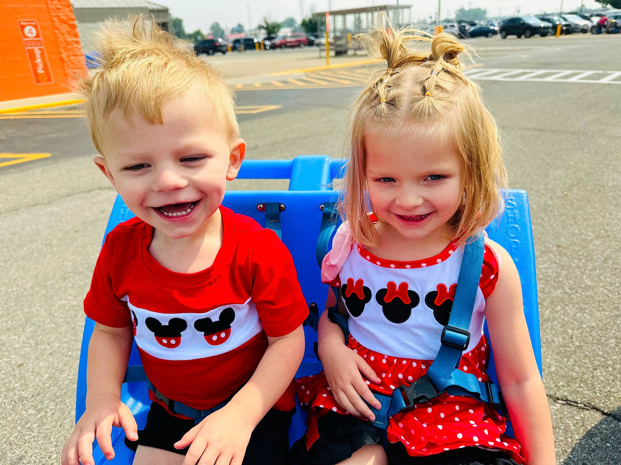 Roselynn is registered to the contest to win money with this photo: baby_toddler_clothing, child, electric_blue, event, face, facial_expression, fun, grass, hairstyle, happy, head, joy, leisure, people, person, public_space, recreation, red, smile, snapshot