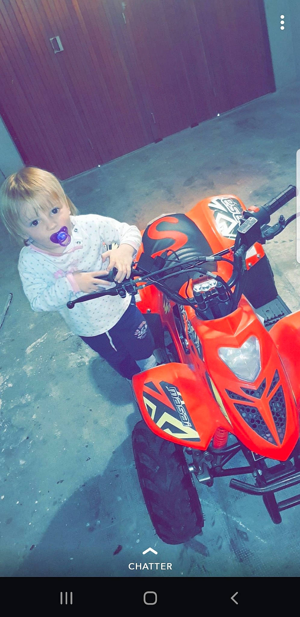 Léana participe au concours pour gagner de l'argent avec cette photo : car, motorcycle, person, scooter, vehicle, vespa