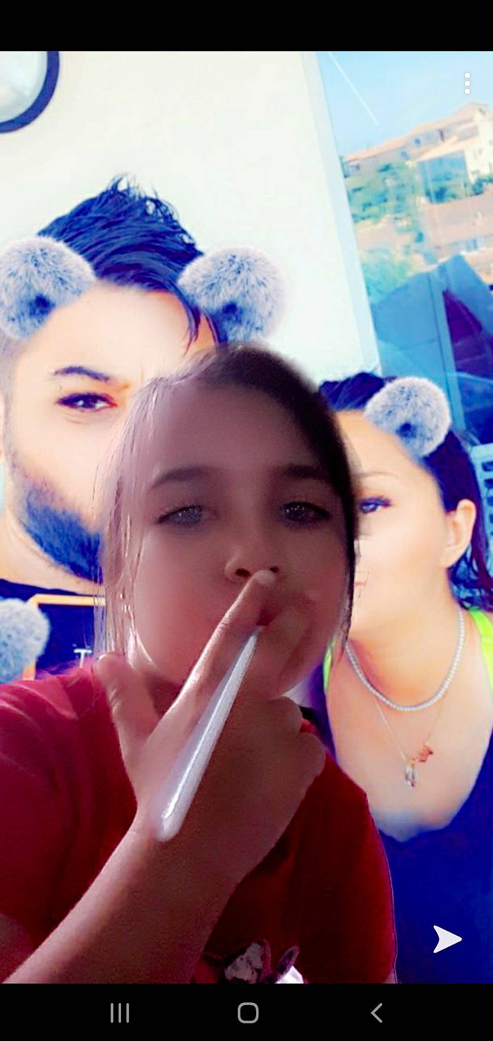 Carmen participe au concours pour gagner de l'argent avec cette photo : black_hair, fun, hair_coloring, lip, mouth, nose, person, photography, selfie