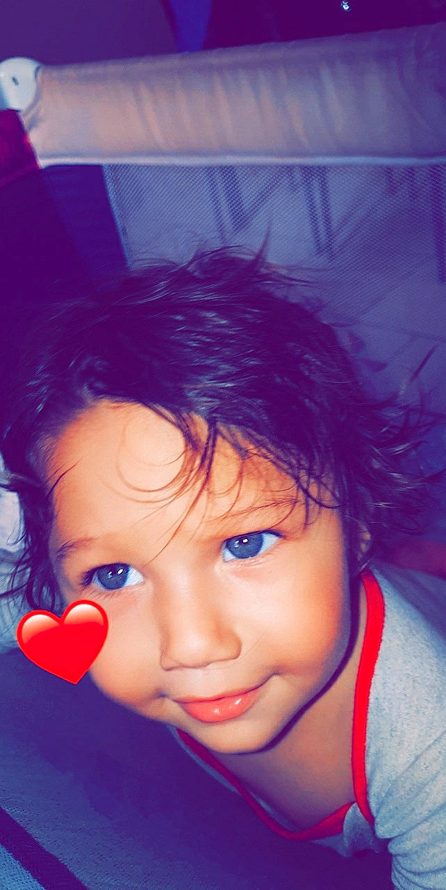 François a rejoint le concours — aidez-le/la à gagner de superbes lots ! black_hair, cheek, child, chin, close_up, cool, ear, eye, eyebrow, face, forehead, fun, hair, hairstyle, head, lip, mouth, nose, person, pink