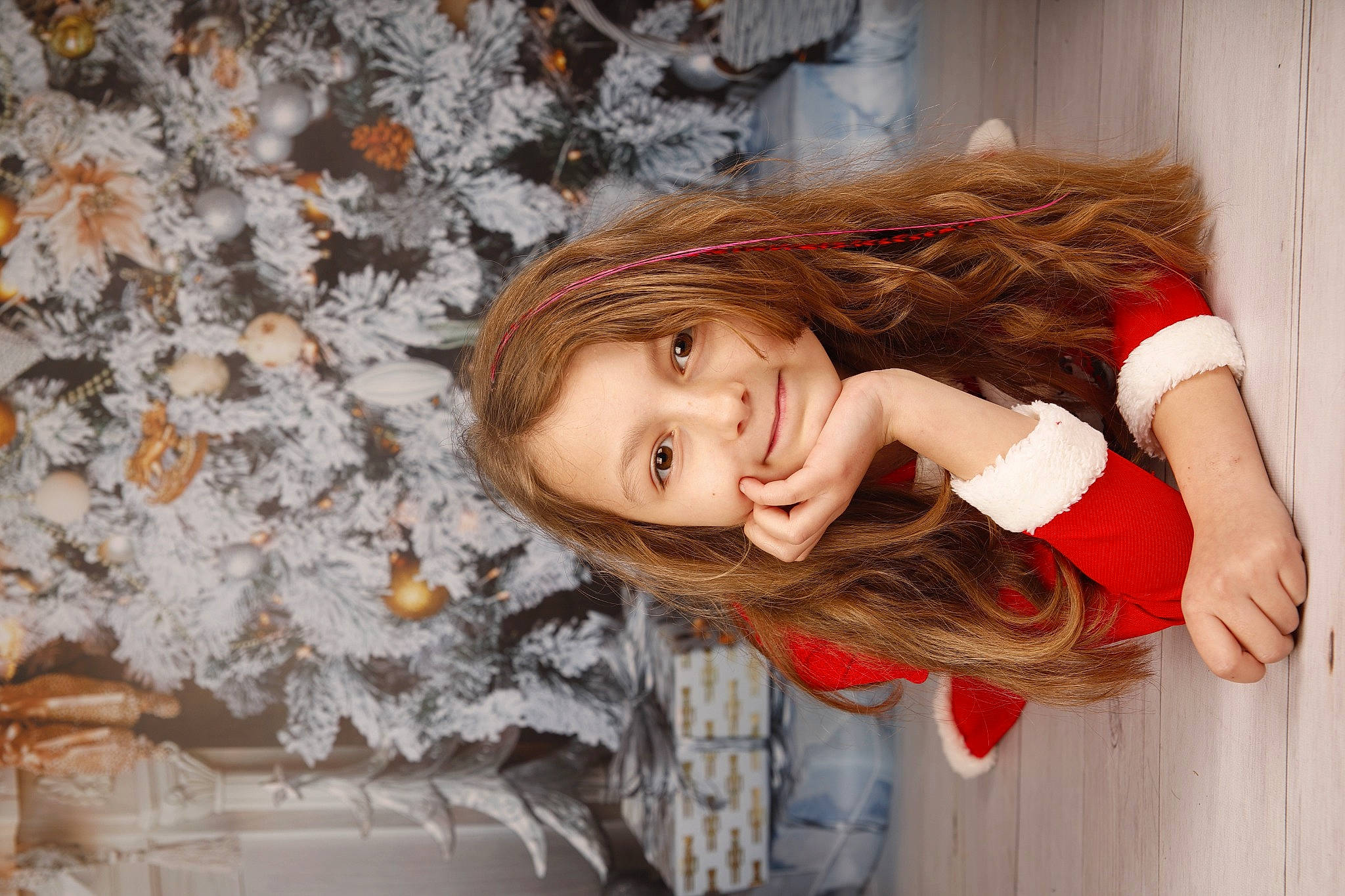 Louna a rejoint le concours — aidez-le/la à gagner de superbes lots ! blond, brown_hair, child, dress, flash_photography, freezing, fun, grass, happy, human_body, joy, lip, long_hair, orange, people_in_nature, person, plant, textile, tree, window