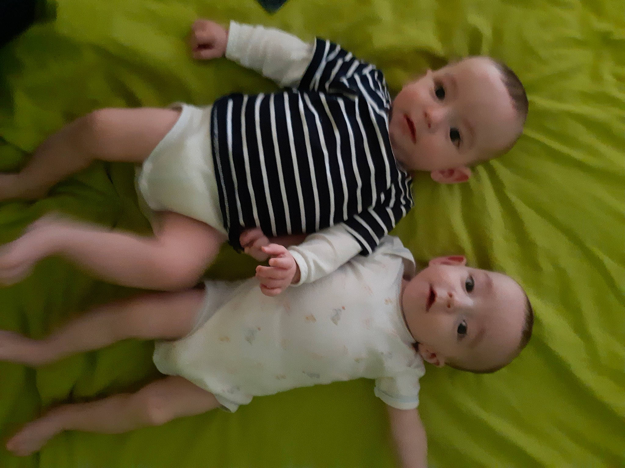 Hugo Et Baptiste a rejoint le concours — aidez-le/la à gagner de superbes lots ! baby, baby_products, baby_safety, baby_toddler_clothing, cheek, child, comfort, eye, face, finger, foot, gesture, grass, happy, head, pattern, person, skin, sleeve, thumb