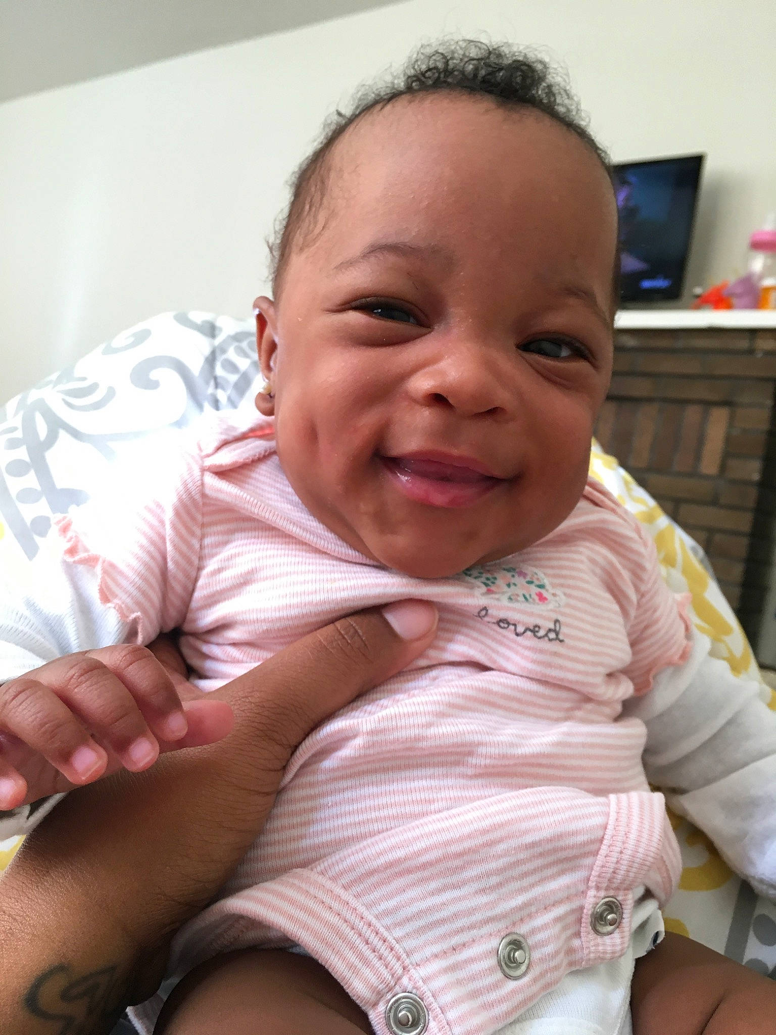 Gerni is registered to the contest to win money with this photo: baby, cheek, child, face, facial_expression, forehead, happy, head, joy, lip, nose, person, sitting, skin, smile, toddler