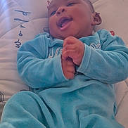 Wiliel participe au concours pour gagner de l'argent avec cette photo : baby, infant, smiling, blue_clothing, cushion, indoor, happy, person, child, young, soft_light, relaxing, face, hand, footwear, cozy, cute, portrait, babywear, comfort