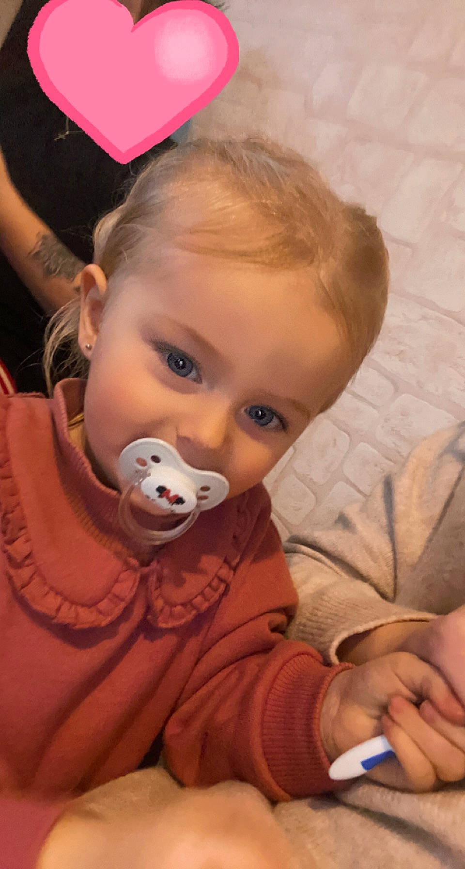 Peyton participe au concours pour gagner de l'argent avec cette photo : arm, baby, baby_toddler_clothing, cheek, child, chin, eye, facial_expression, finger, fun, happy, head, human_body, iris, lip, mouth, nose, organ, person, skin