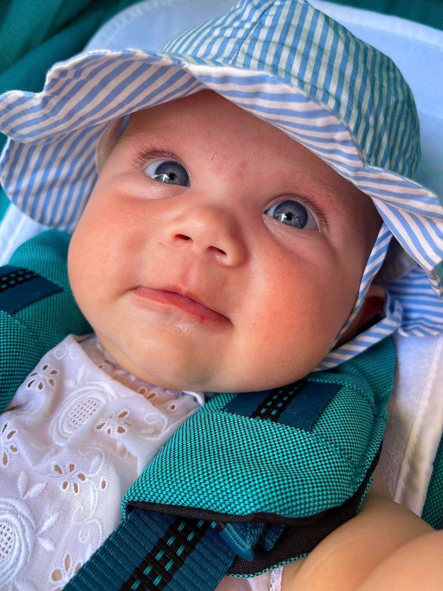 Eleanor a rejoint le concours — aidez-le/la à gagner de superbes lots ! azure, baby, baby_products, baby_toddler_clothing, cap, cheek, child, close_up, fashion_accessory, happy, hat, headgear, headwear, iris, lip, pattern, person, product, skin, smile