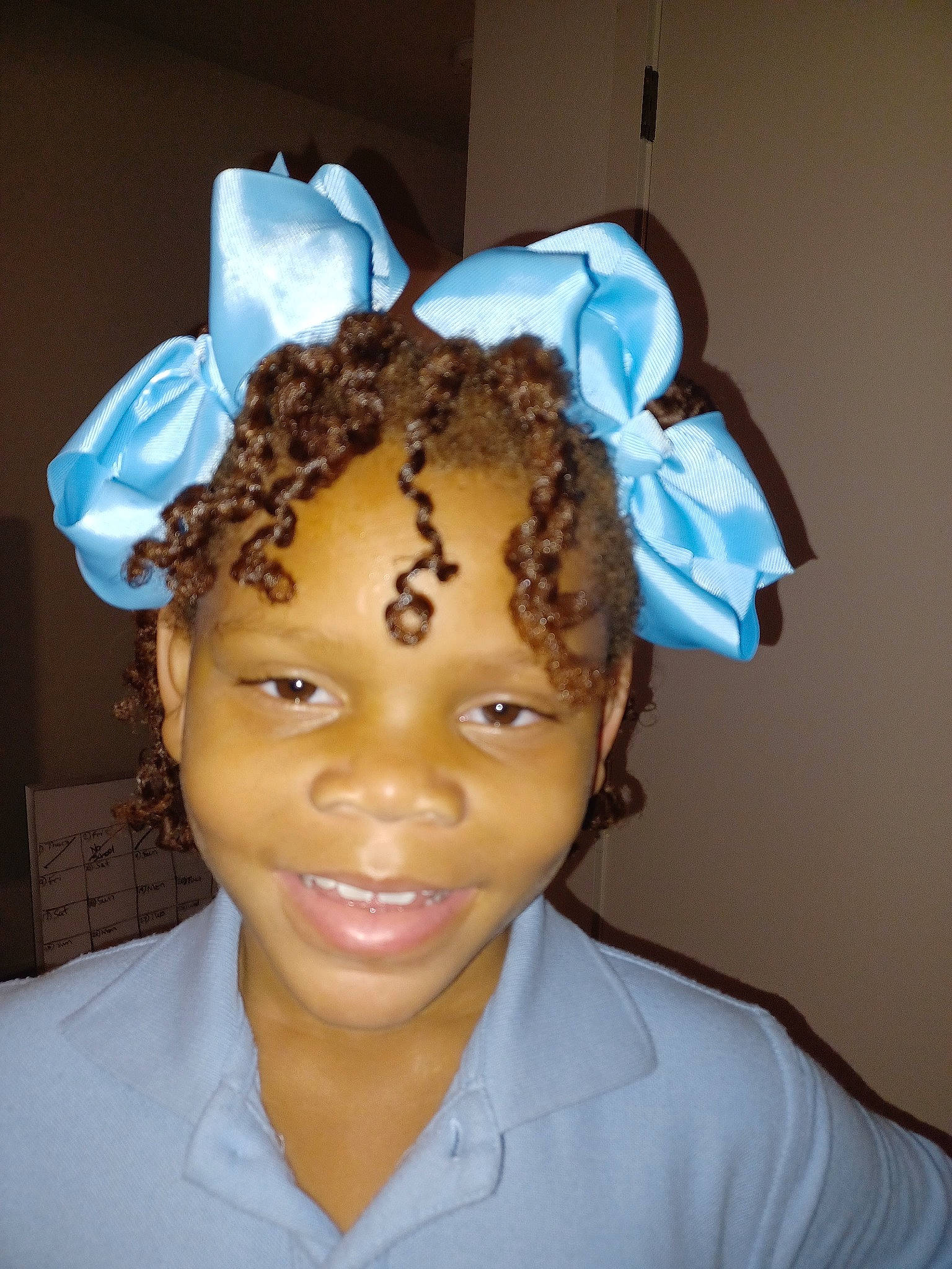 London is registered to the contest to win money with this photo: black_hair, cheek, child, costume_hat, ear, electric_blue, eyebrow, eyelash, fashion_accessory, fun, hair_accessory, hair_tie, happy, headband, headgear, headpiece, jewellery, joy, person, room