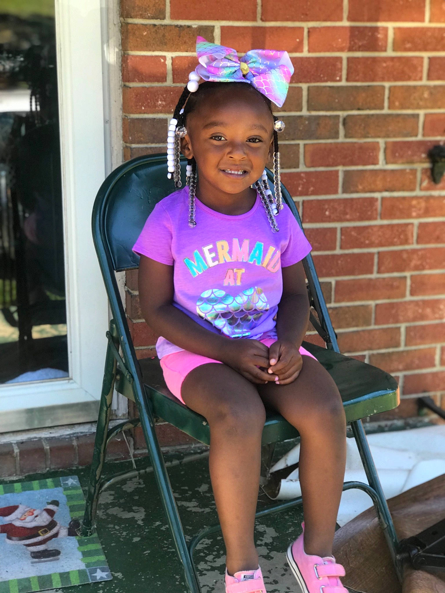 Kadence is registered to the contest to win money with this photo: child, hair_accessory, joy, magenta, person, pink, purple, smile, t_shirt, toddler, vacation
