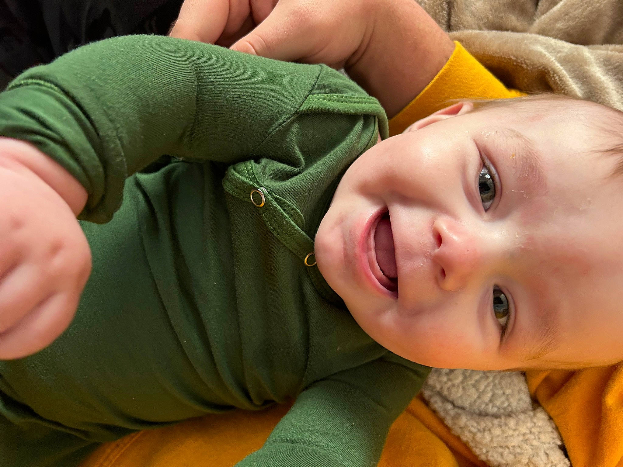 Abel is registered to the contest to win money with this photo: cheek, chin, comfort, eye, eyebrow, finger, gesture, hair, hand, happy, head, human_body, iris, lip, mouth, nose, person, skin, sleeve, smile