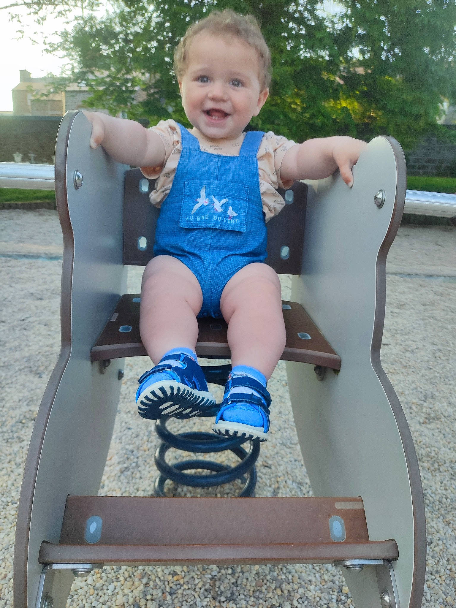 Patrick a rejoint le concours — aidez-le/la à gagner de superbes lots ! baby_toddler_clothing, child, chute, city, electric_blue, face, fun, hand, head, joy, leg, leisure, outdoor_play_equipment, person, playground, playground_slide, recreation, shorts, smile, thigh