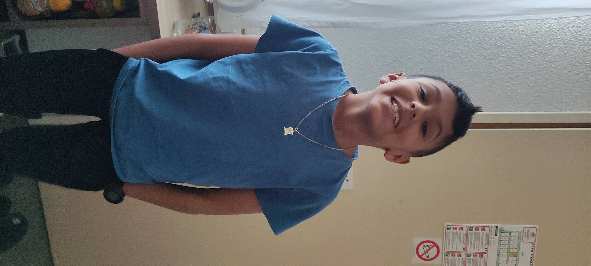 Elayas a rejoint le concours — aidez-le/la à gagner de superbes lots ! arm, comfort, elbow, electric_blue, fun, gesture, happy, human_leg, jaw, joint, joy, knee, leisure, mouth, neck, person, shoulder, sleeve, smile, sportswear