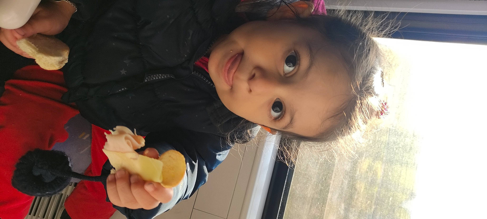 Dinayah a rejoint le concours — aidez-le/la à gagner de superbes lots ! beauty, cheek, cool, eye, eyebrow, eyelash, fun, gesture, happy, hat, iris, lip, mouth, nose, organ, person, skin, snapshot, thumb, toddler