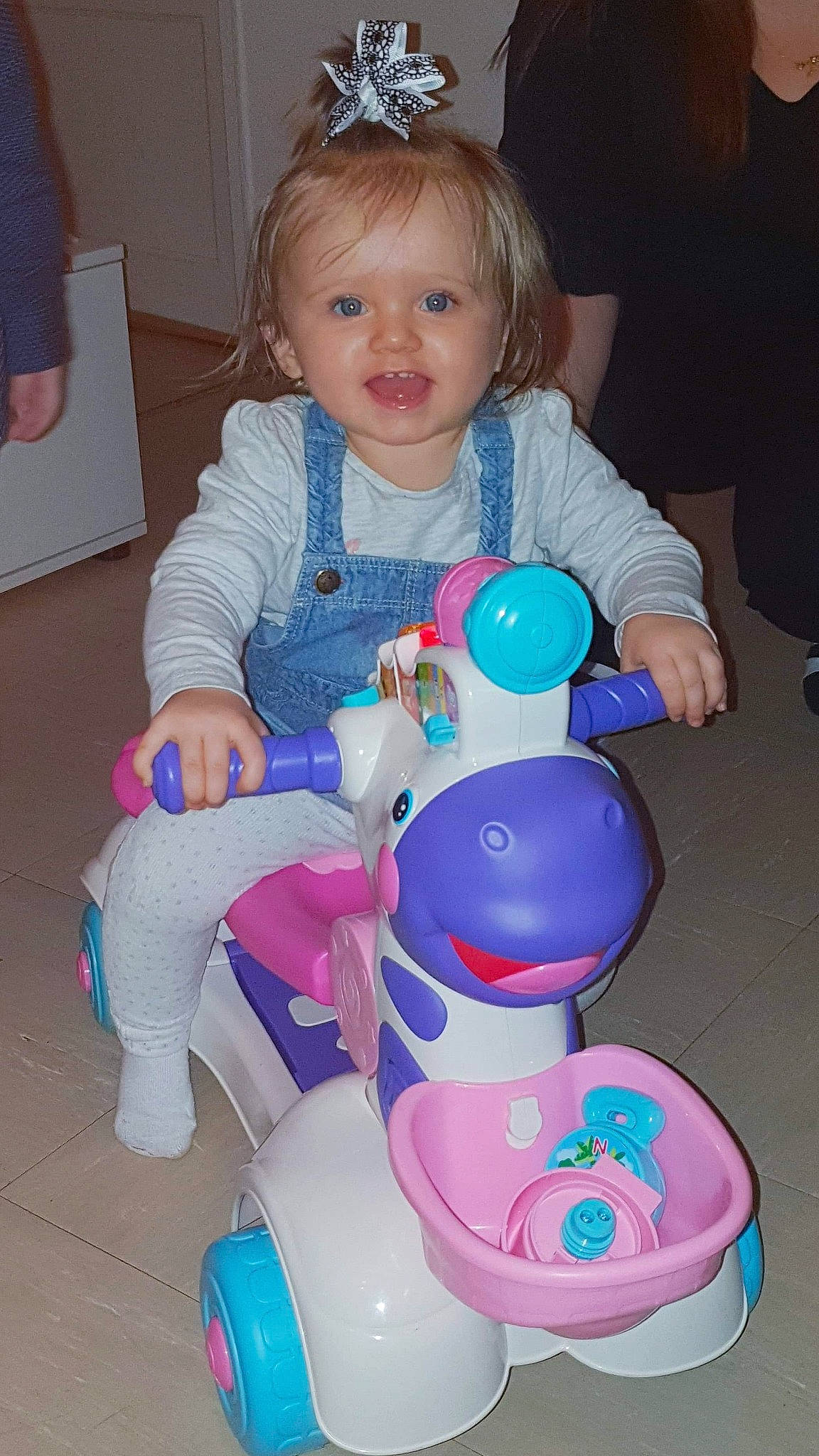 Lylia a rejoint le concours — aidez-le/la à gagner de superbes lots ! baby, baby_toys, child, person, play, toddler